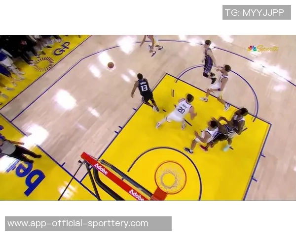 真拼啊！杰林救球冲进观众席鸭梨&哈滕惊出表情包