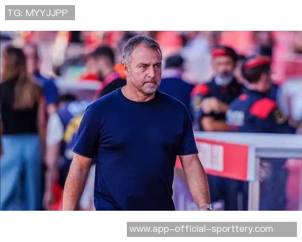 弗里克获西足协上赛季最佳教练奖，所有西甲教练到场合影留念